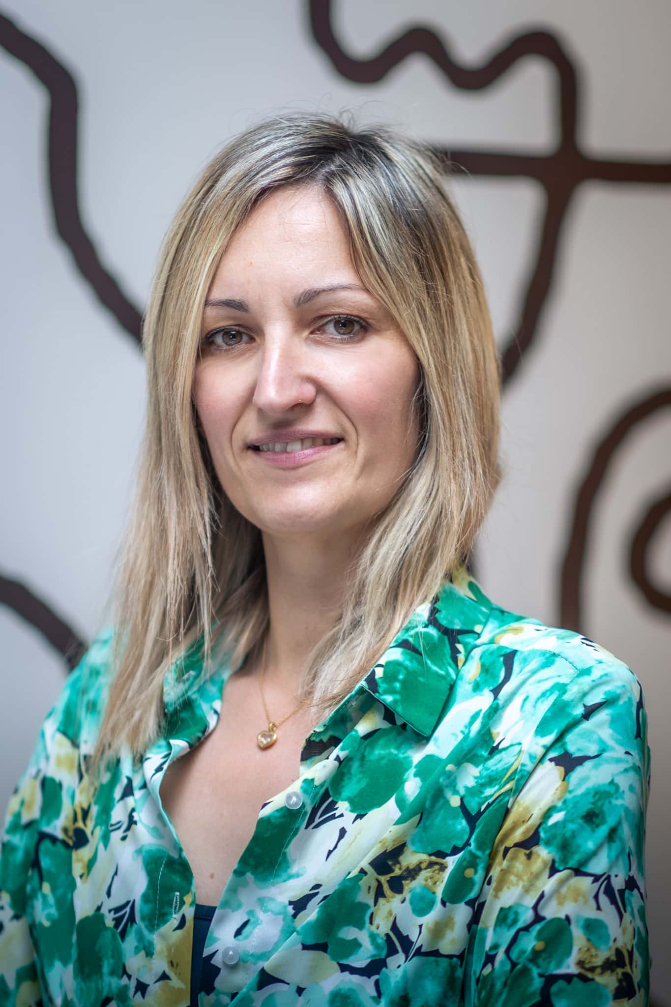 Aurore Giraud, notre Responsable RH. Elle veille au bien-être de l'équipe, le moteur de la réussite d'Azuracom, votre agence web !