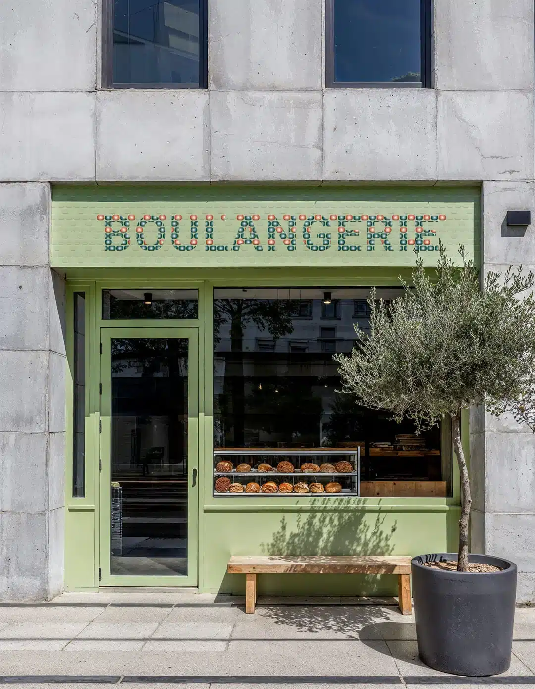 boulangerie-vaucluse Façade d’une boulangerie moderne avec vitrine de pains artisanaux, un commerce local pouvant être valorisé dans une solution digitale issue d’un développement de plateforme sur mesure.